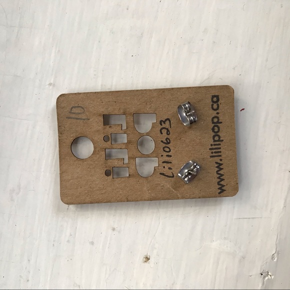 Cute heart earrings - free with purchase - Picture 2 of 2